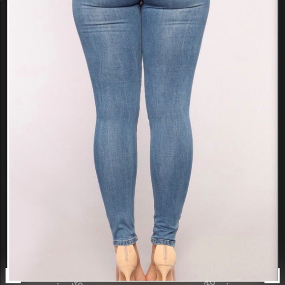 Fashionnova distressed ripped jegging jeans size 2 - Picture 6 of 8